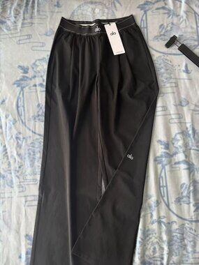 💡Alo Yoga Suit Up Pants🪩Black (Regular)Inner Seam Length 30 inches Loose Fit